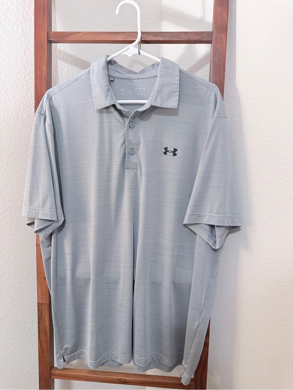 Under Armour Men's Loose Fit Heatgear Light Gray Performance Polo